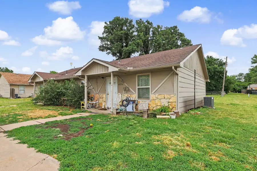 202-204 S Elm St, Douglass, KS 67039 - #2