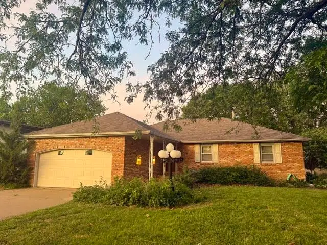 637 Briarcliff Rd, Salina, KS 67401 - #1