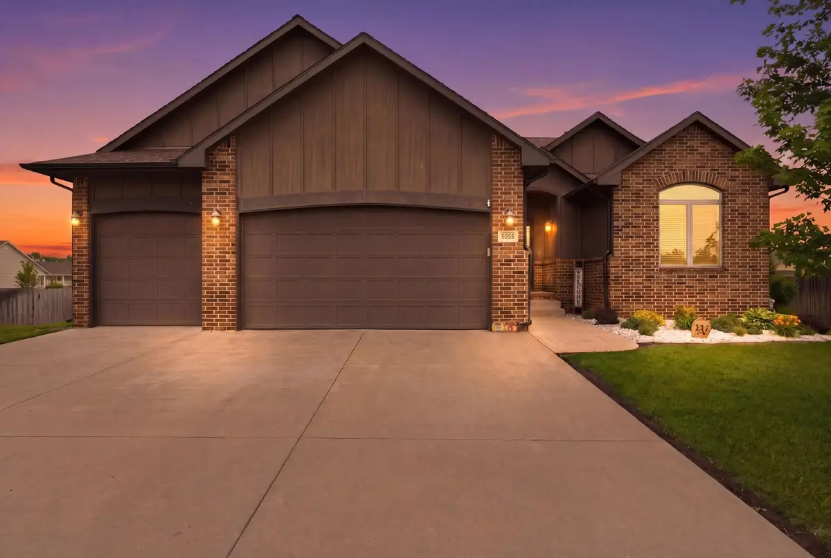 1943 N Walnut Creek Dr, Derby, KS 67037-3900 - #1