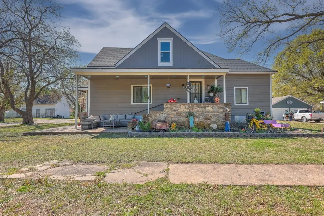 721 E 17th, Winfield, KS 67156 - #1