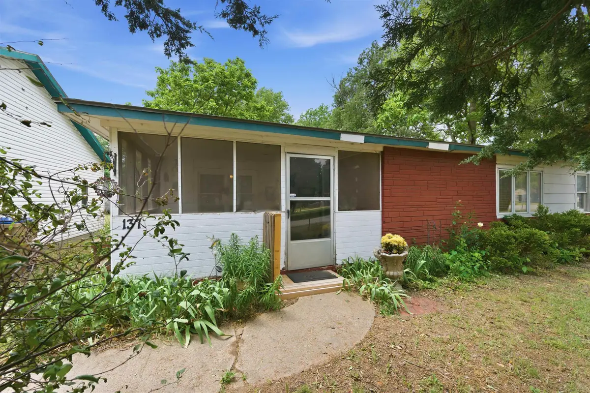 137 N Davidson Ave, Bentley, KS 67016 - #1