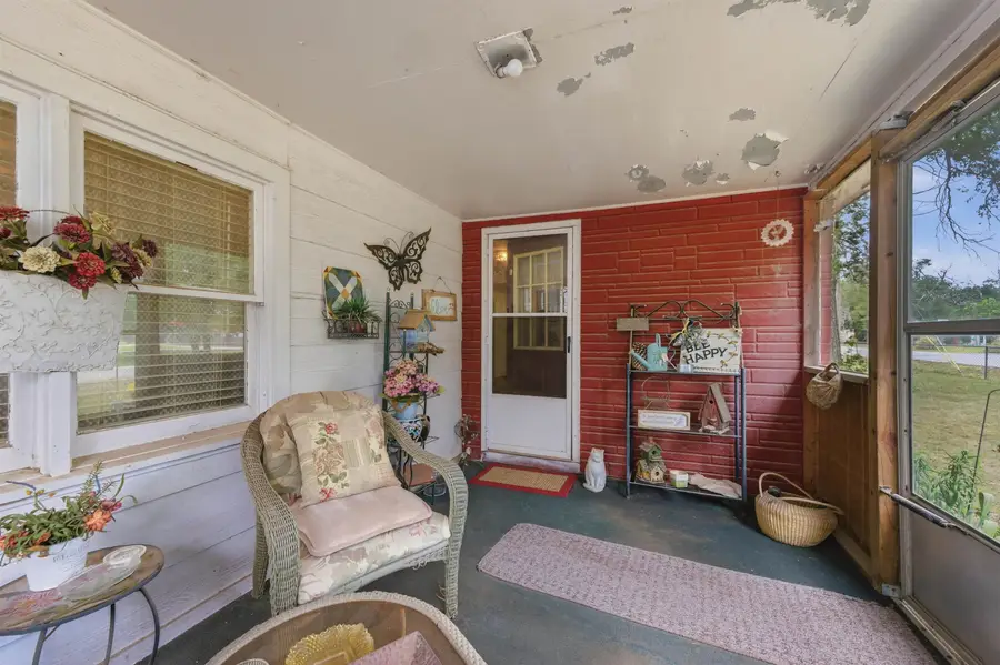 137 N Davidson Ave, Bentley, KS 67016 - #2