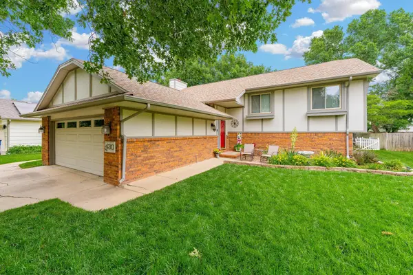 430 N Pine Grove Circle, Wichita, KS 67212