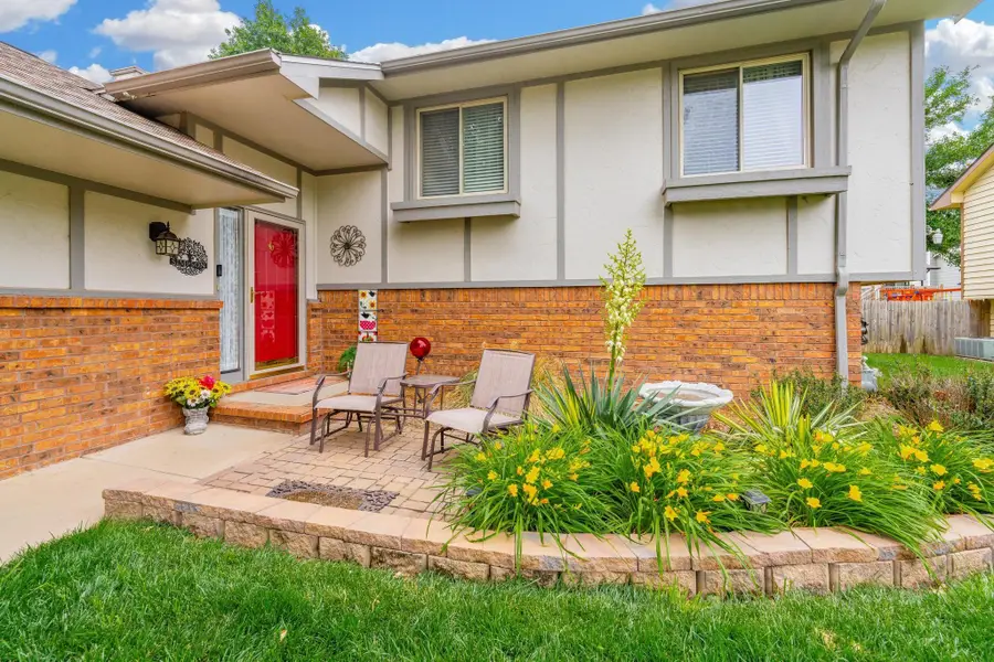 430 N Pine Grove Circle, Wichita, KS 67212 - #2