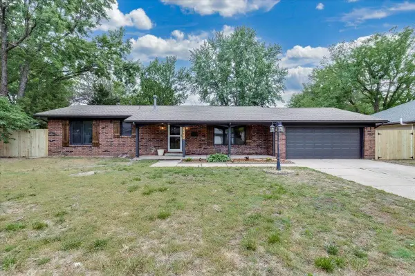 8829 W 9th St N, Wichita, KS 67212