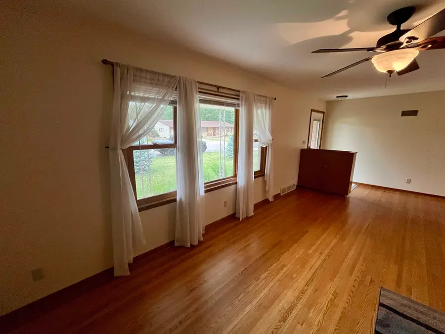 1417 W 6th St, Newton, KS 67114 - #2