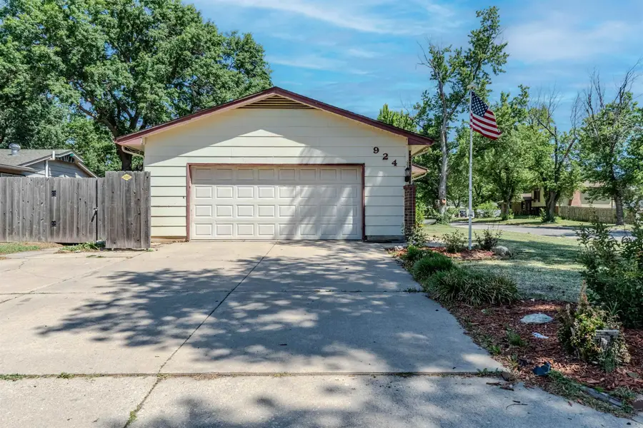 924 E Kay, Derby, KS 67037 - #2