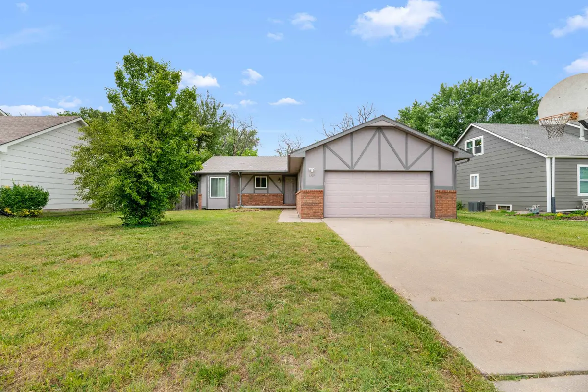 6707 E Pepperwood Ct, Wichita, KS 67226 - #1