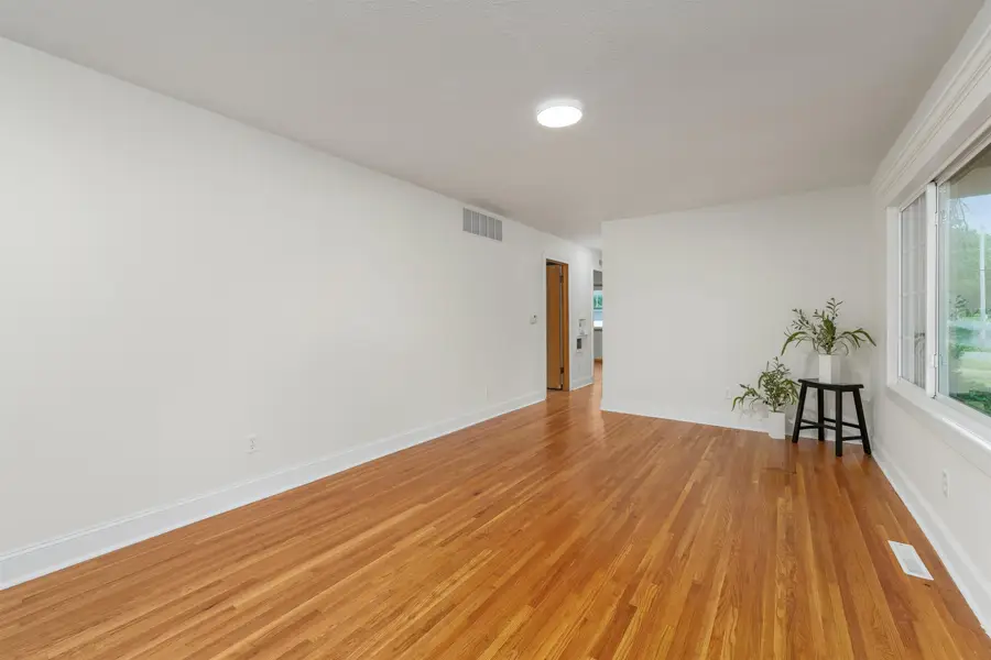 502 Riverdale Dr, Mulvane, KS 67110 - #3
