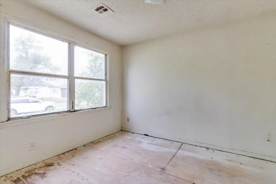 1746 Chautauqua, Wichita, KS 67214 - #3