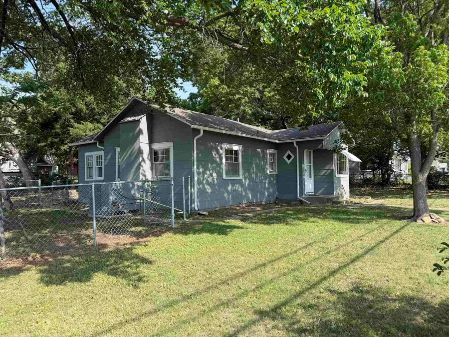621 Alexander, Winfield, KS 67156 - #2