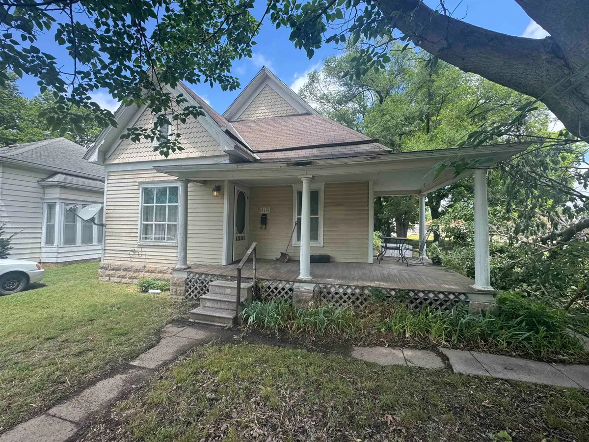 618 E 9th, Winfield, KS 67156 - #1