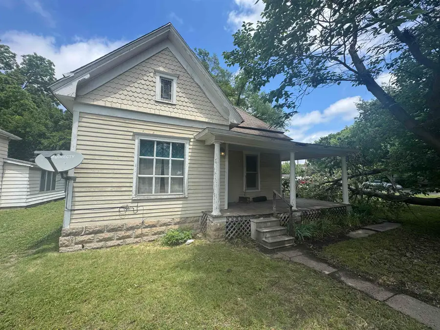 618 E 9th, Winfield, KS 67156 - #2