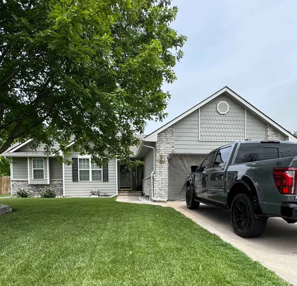 324 E Valley Park Drive, Valley Center, KS 67147