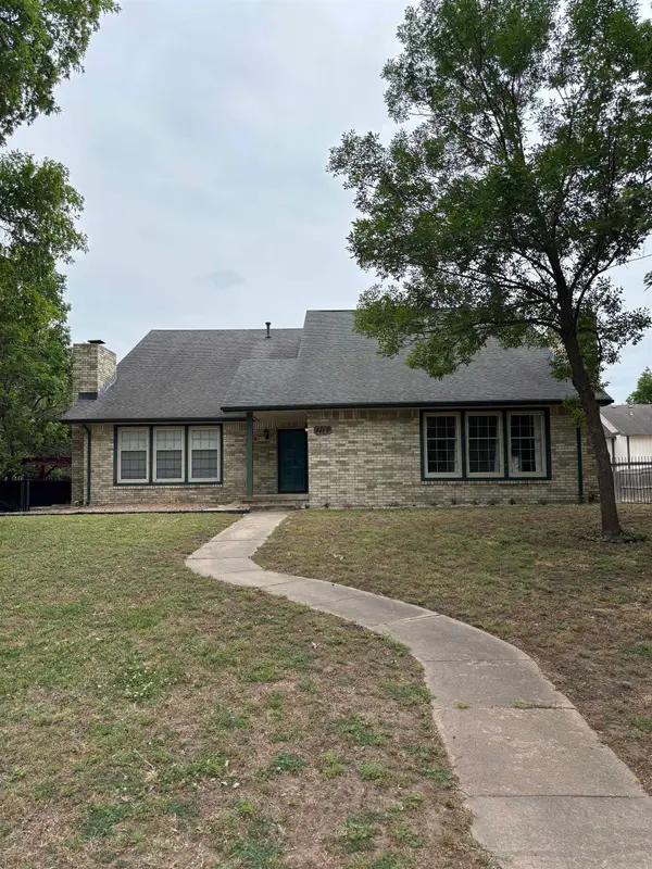 1117 E Redwood Rd, Derby, KS 67037