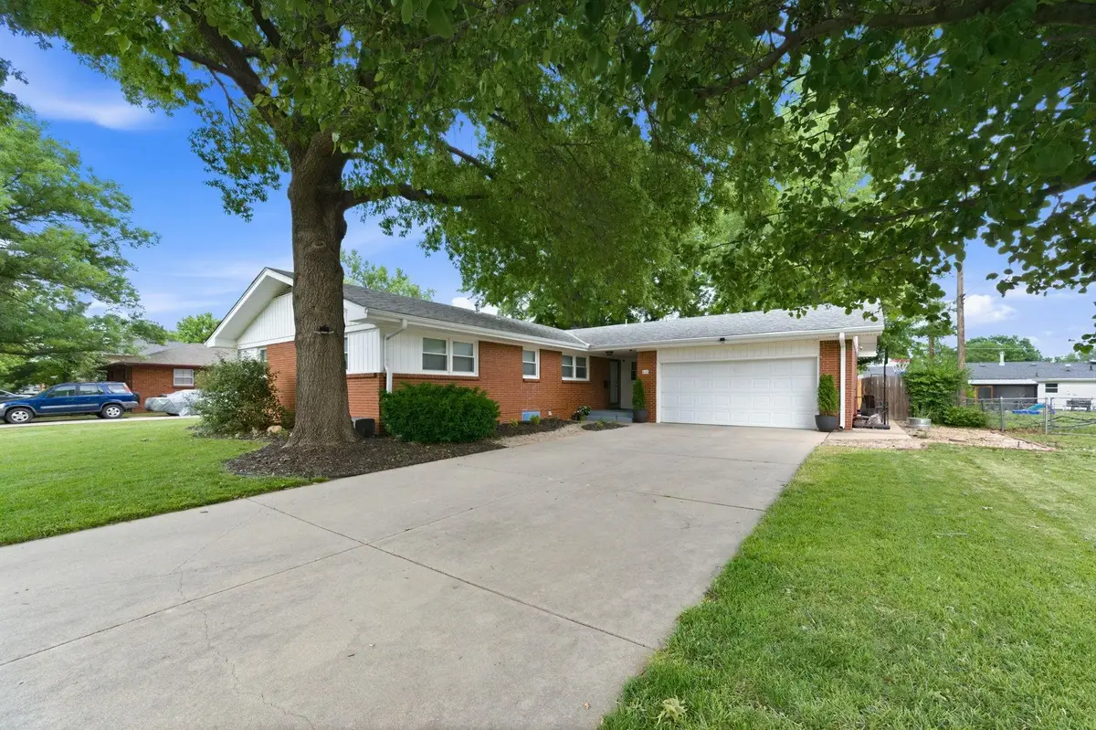 840 N Waddington Ave, Wichita, KS 67212 - #1