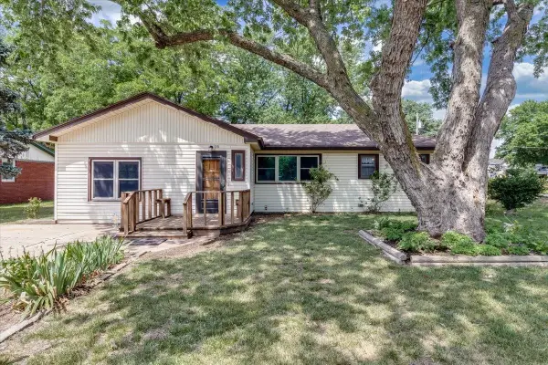 215 S Tracy Ave, Clearwater, KS 67026