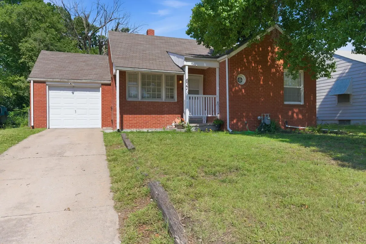 627 N Glendale St, Wichita, KS 67208 - #1