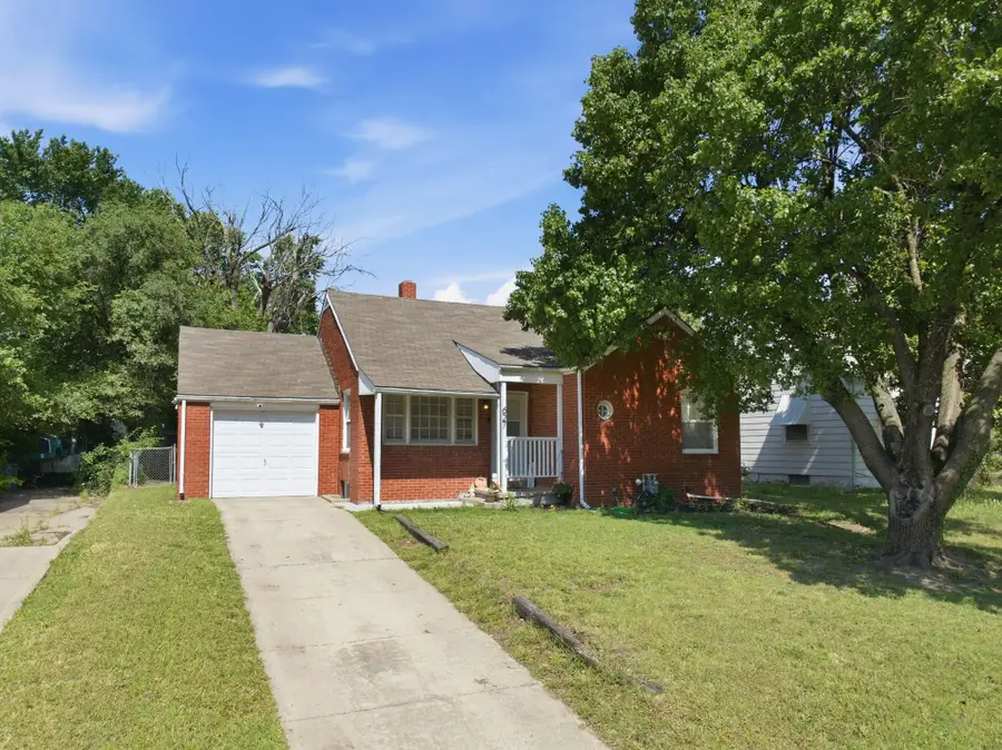 627 N Glendale St, Wichita, KS 67208 - #2
