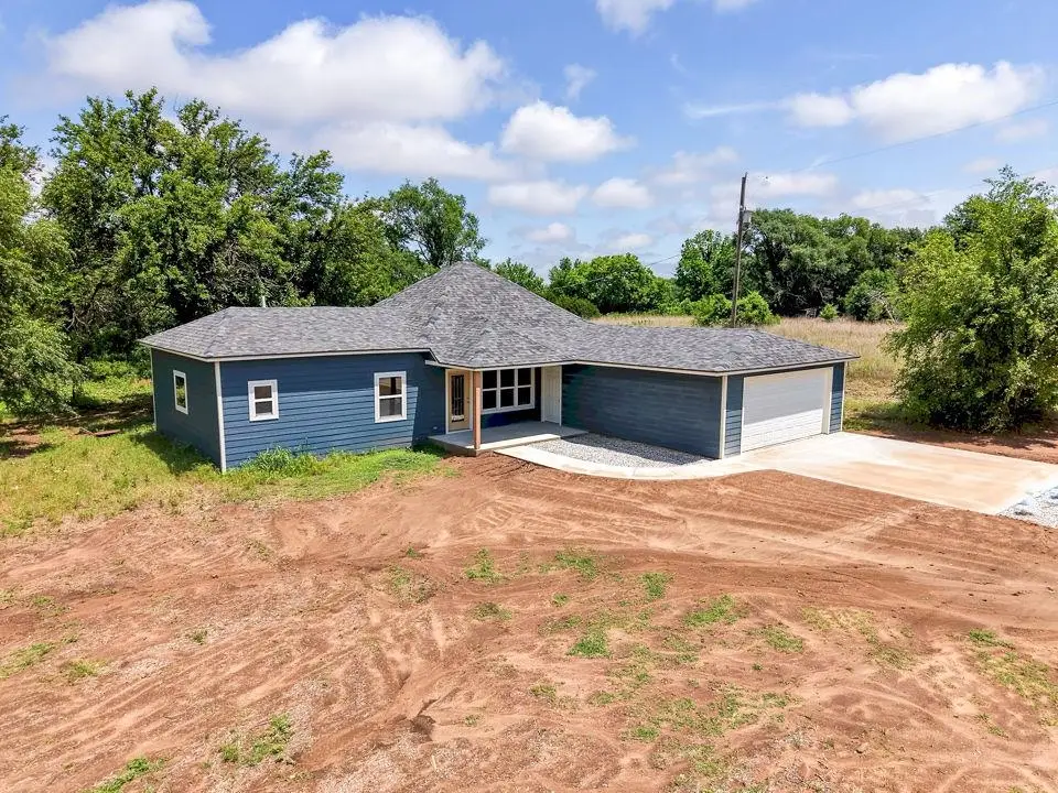 2118 W Radio Ln, Arkansas City, KS 67005 - #1