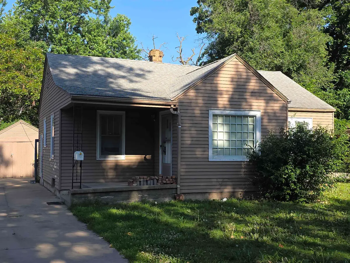 1527 N Woodland Ave, Wichita, KS 67203 - #1