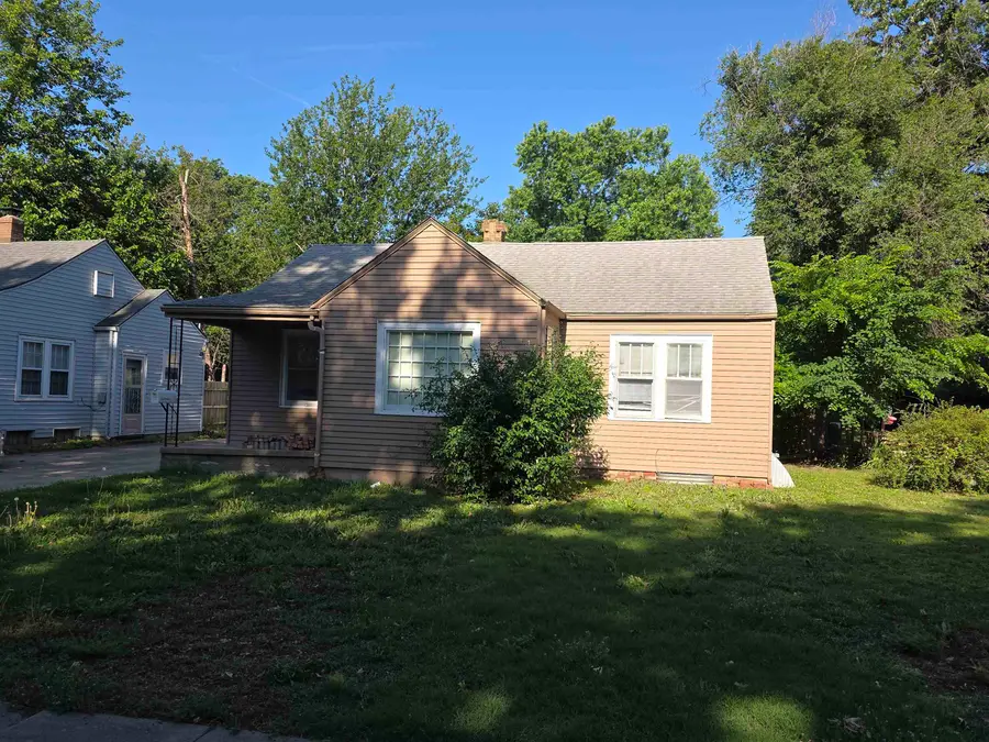1527 N Woodland Ave, Wichita, KS 67203 - #2