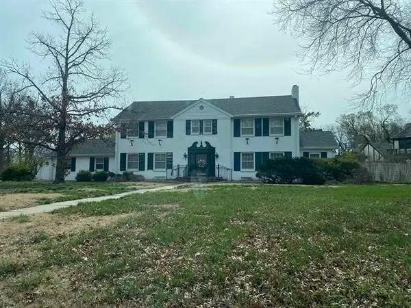 2 St James, Wichita, KS 67206