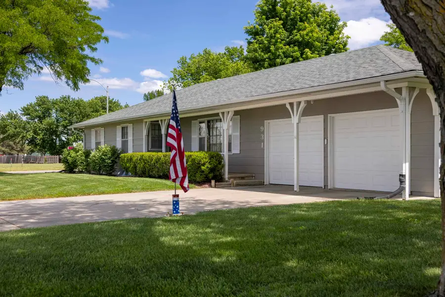 931 Trinity Dr., Newton, KS 67114 - #3
