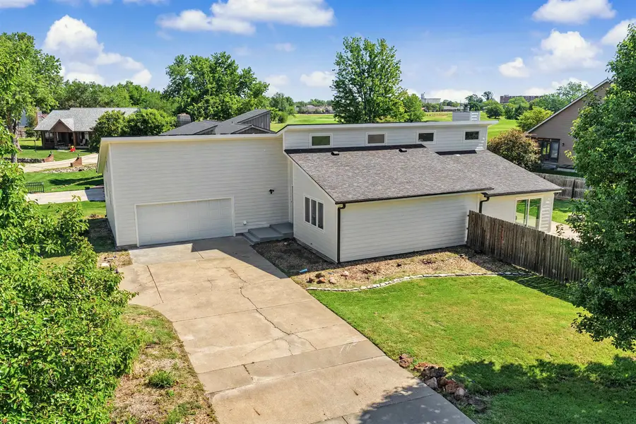 837 Golfview Ct., Salina, KS 67401 - #2