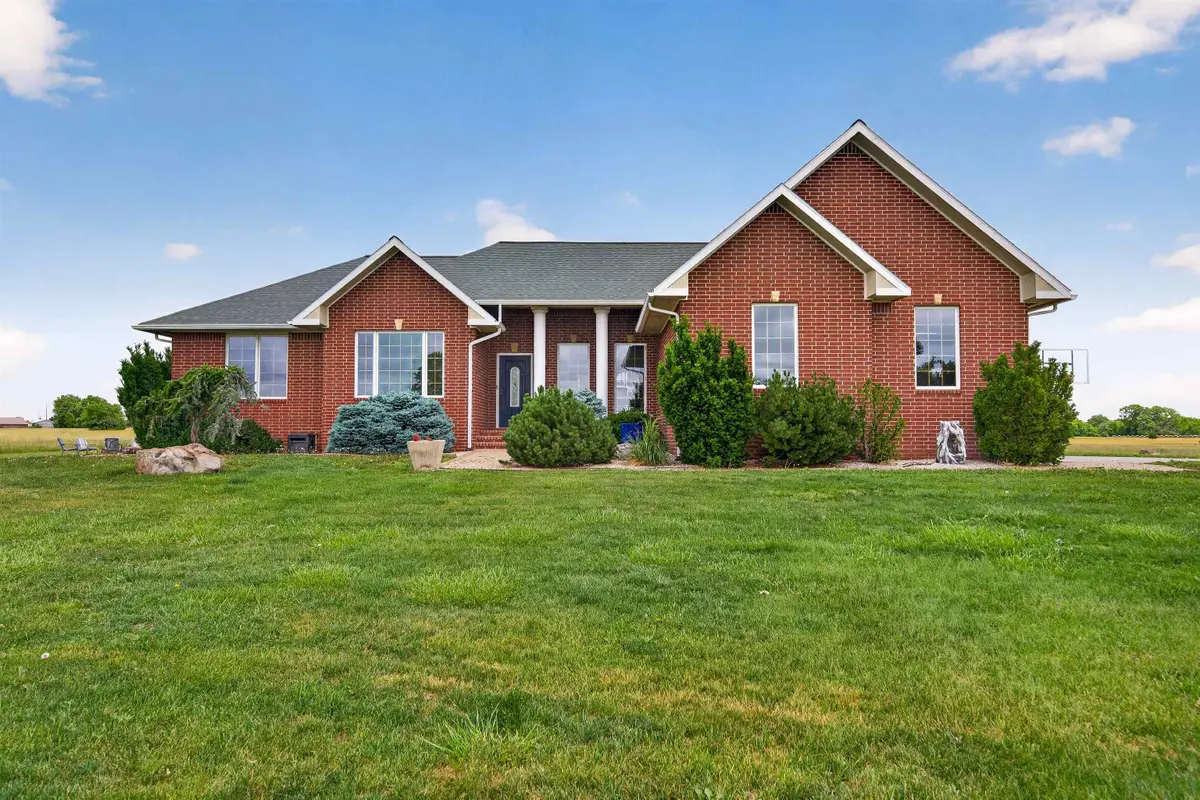 2100 N East Lake Rd, Newton, KS 67114 - #1