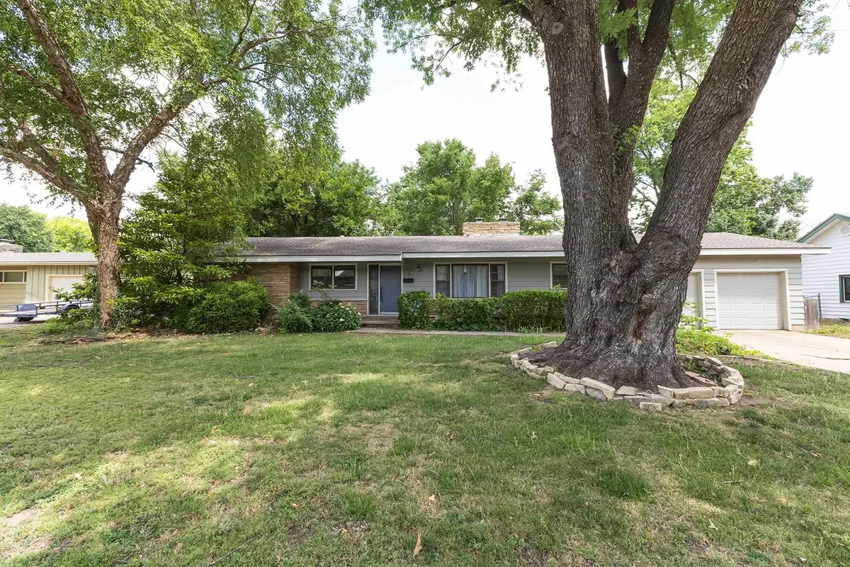 526 E Park Lane, Derby, KS 67037 - #1