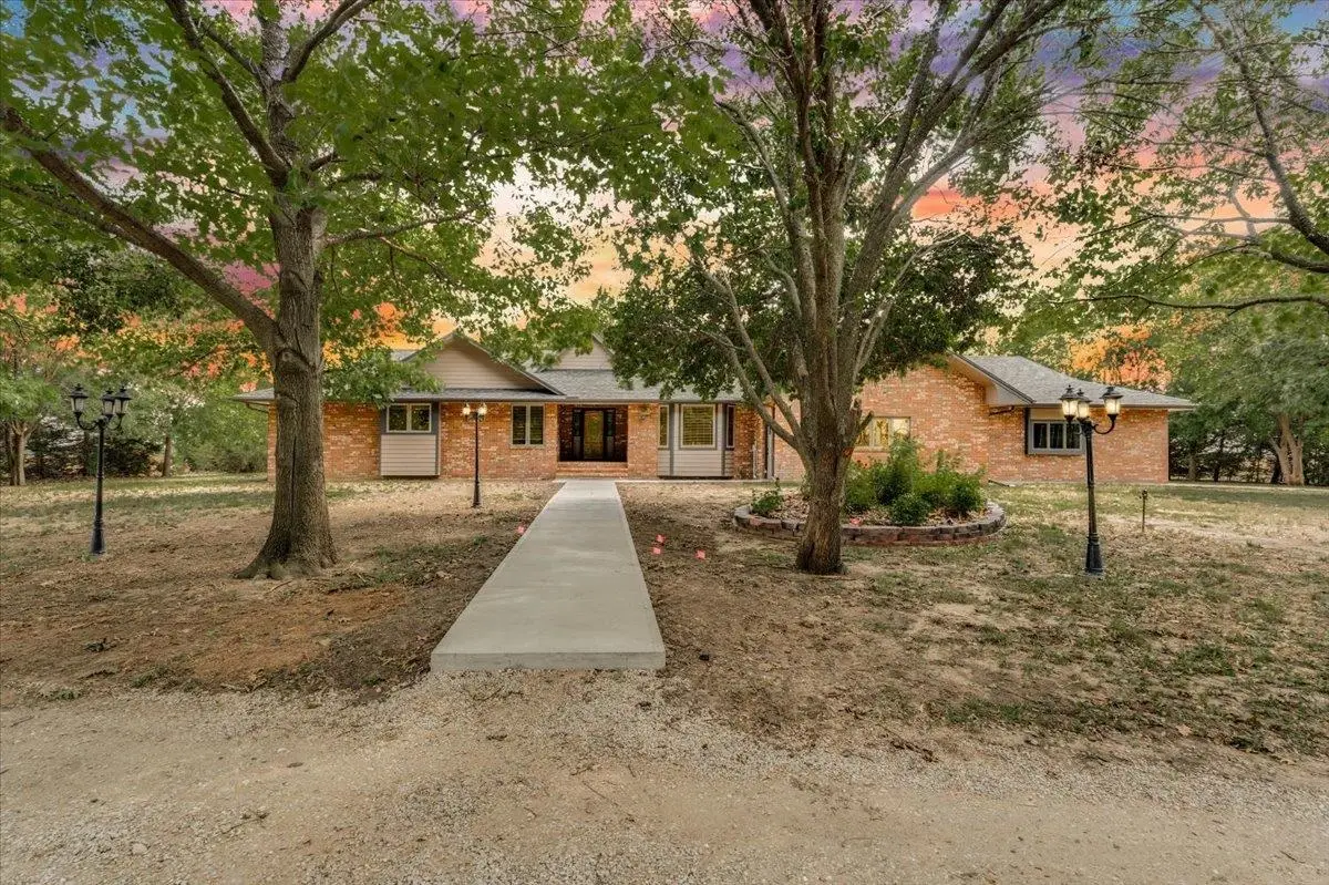 321 Chisholm Rd, Inman, KS 67546 - #1