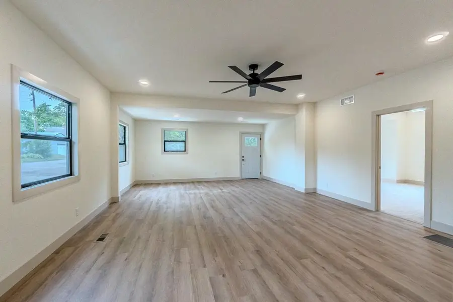 215 W Harrington, Augusta, KS 67010 - #3