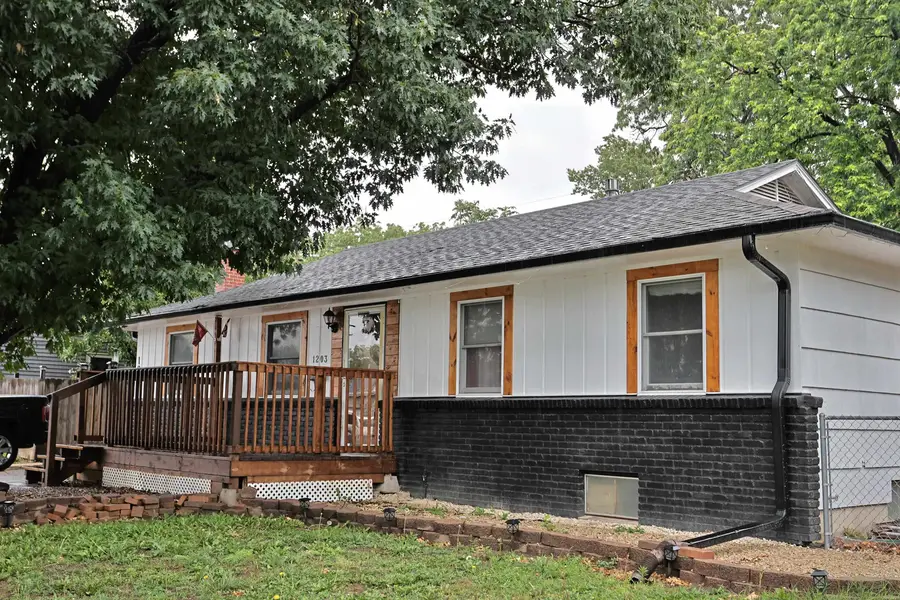 1203 Dover Dr, Salina, KS 67401 - #3