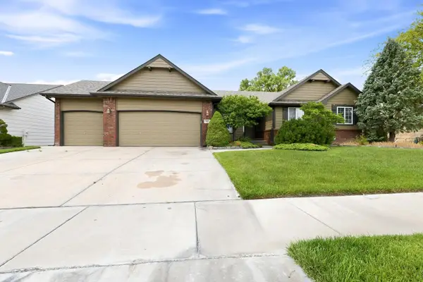 921 S Glenmoor, Wichita, KS 67207