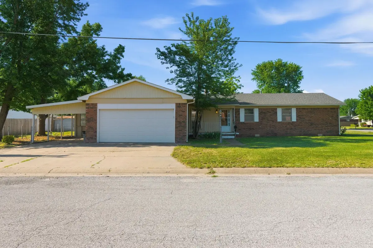 1214 Edgewood, Wellington, KS 67152 - #1