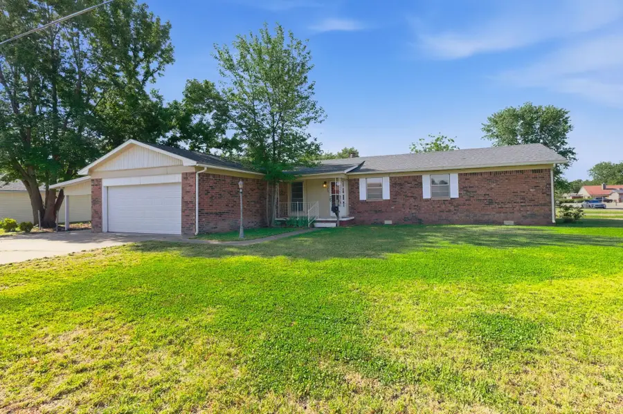 1214 Edgewood, Wellington, KS 67152 - #2