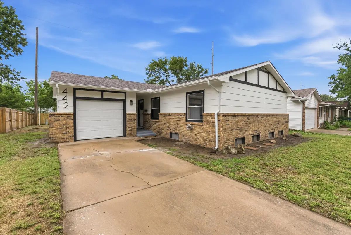 442 N Hickory Ln, Valley Center, KS 67147 - #1