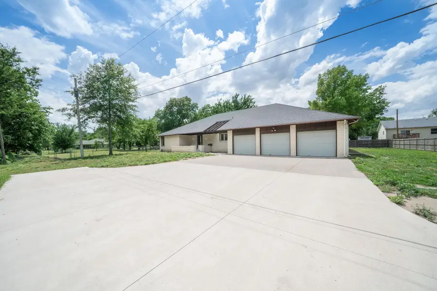 1837 N Mt Carmel, Wichita, KS 67203 - #2