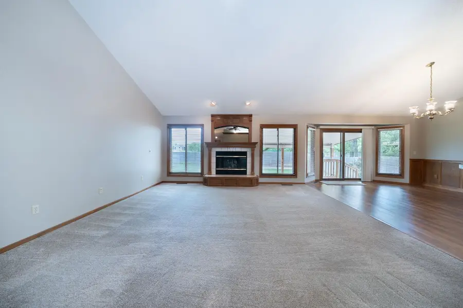 1607 N Woodridge Ct, Wichita, KS 67206 - #2