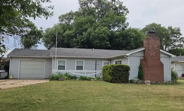 402 N Circle Dr, Wellington, KS 67152