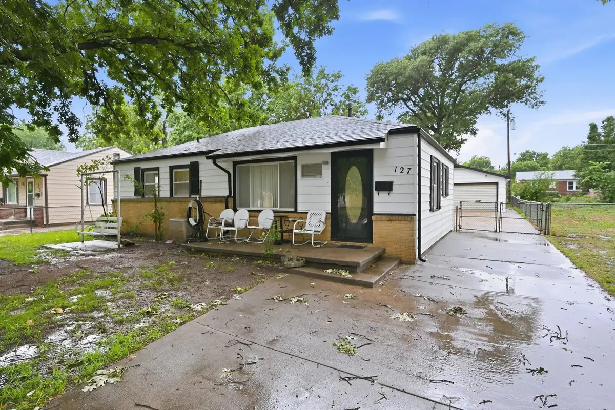 127 S Wire, Haysville, KS 67060 - #1