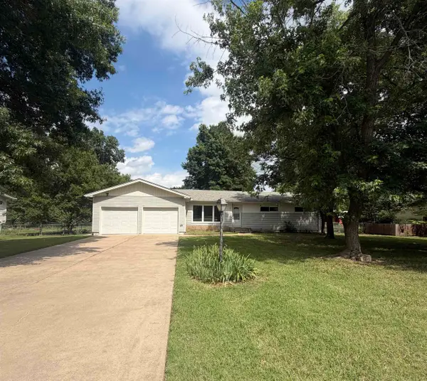 1820 N Ridge Rd, El Dorado, KS 67042
