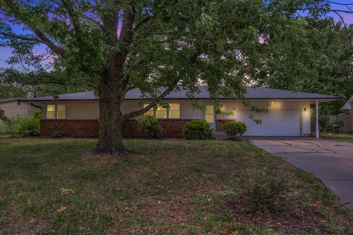 13 Sunset, Hesston, KS 67062 - #1