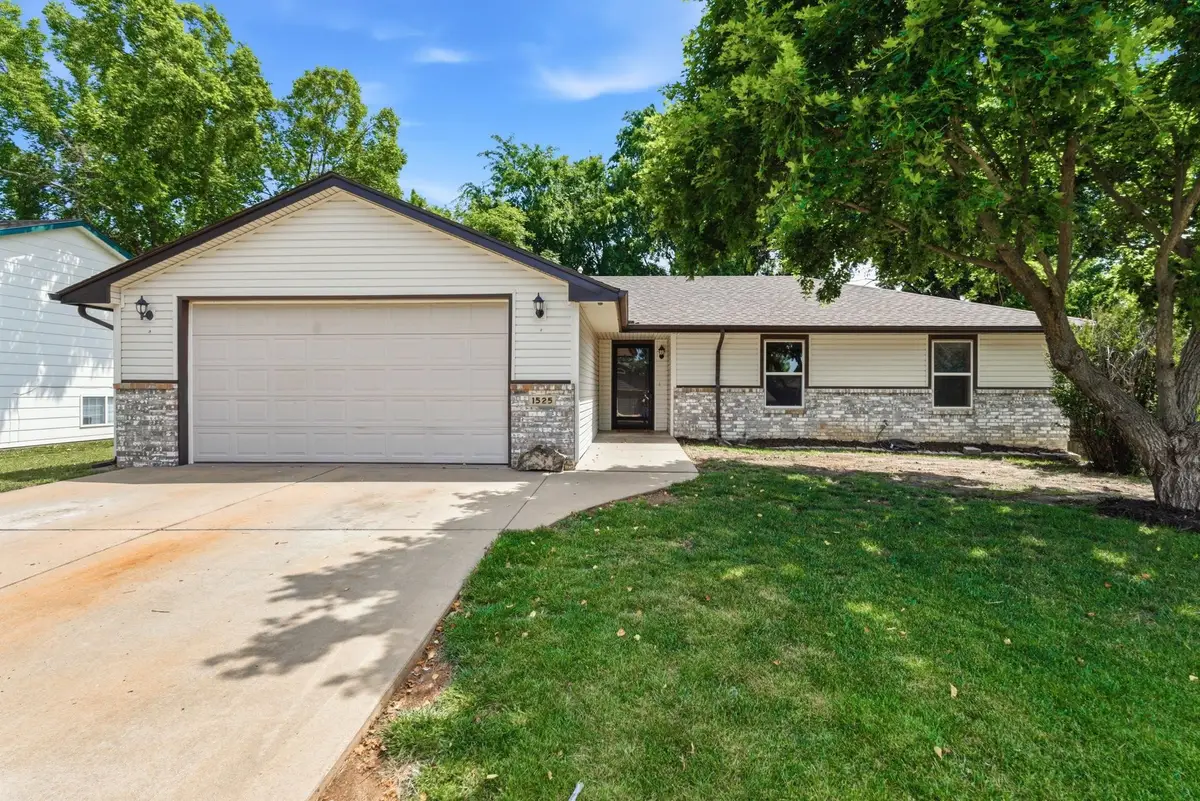 1525 E Mcclelland Dr, Derby, KS 67037 - #1