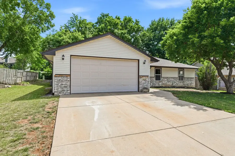 1525 E Mcclelland Dr, Derby, KS 67037 - #3