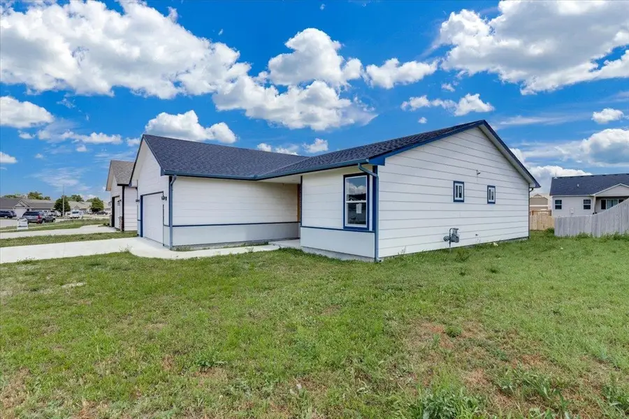 720 N Redbud Ave, Valley Center, KS 67147 - #2