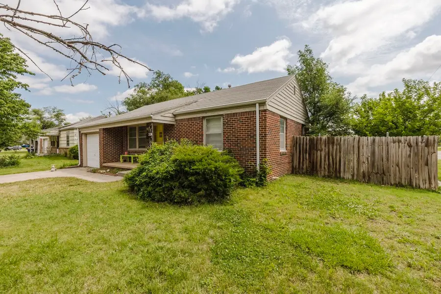 820 S Royal Rd, Wichita, KS 67207 - #2