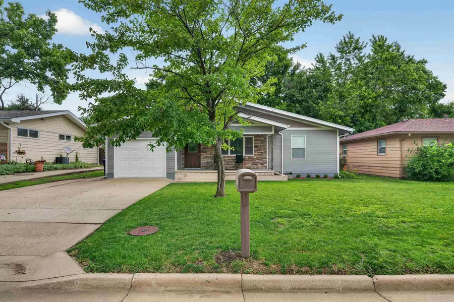 1606 Edgemoor St, El Dorado, KS 67042 - #2
