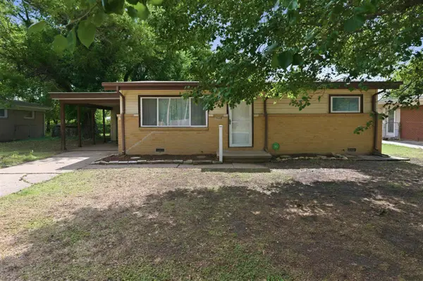1448 N Prairie Ln, Derby, KS 67037